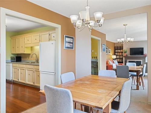 406-1188 Yates St, Victoria, BC - Indoor Photo Showing Dining Room