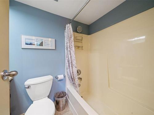 406-1188 Yates St, Victoria, BC - Indoor Photo Showing Bathroom