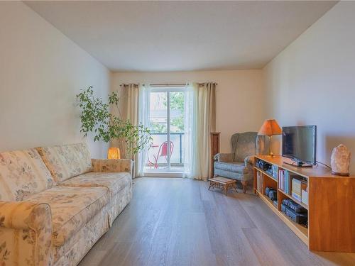 406-827 North Park St, Victoria, BC - Indoor Photo Showing Living Room