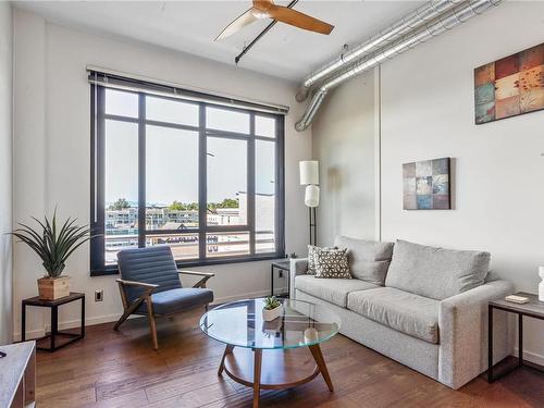 502-1029 View St, Victoria, BC - Indoor Photo Showing Living Room