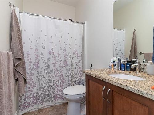 304-9751 Fourth St, Sidney, BC - Indoor Photo Showing Bathroom