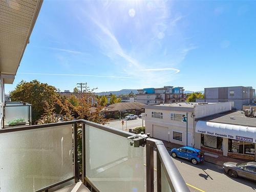 304-9751 Fourth St, Sidney, BC - Outdoor With Balcony