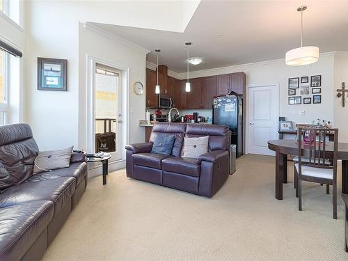 304-9751 Fourth St, Sidney, BC - Indoor Photo Showing Living Room