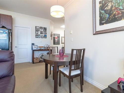 304-9751 Fourth St, Sidney, BC - Indoor Photo Showing Dining Room