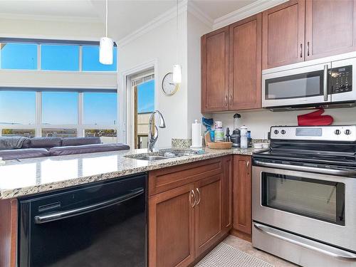 304-9751 Fourth St, Sidney, BC - Indoor Photo Showing Kitchen With Double Sink