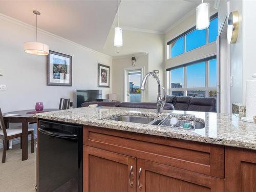 304-9751 Fourth St, Sidney, BC - Indoor Photo Showing Kitchen With Double Sink