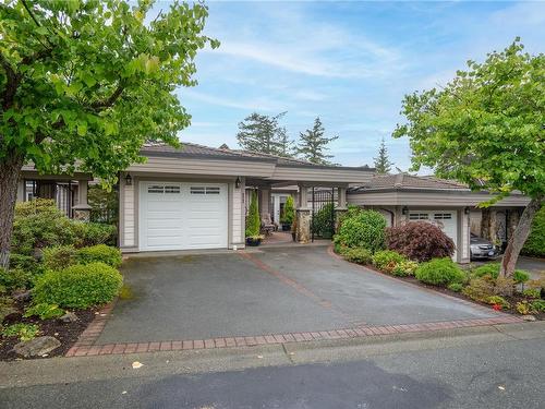 11-934 Boulderwood Rise, Saanich, BC 