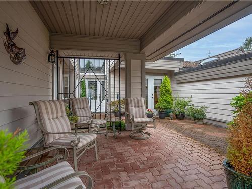 11-934 Boulderwood Rise, Saanich, BC 