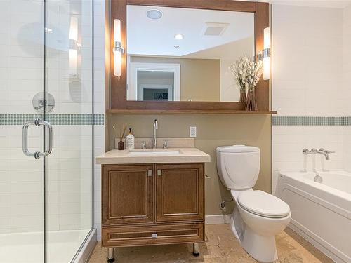 601-1400 Lynburne Pl, Langford, BC - Indoor Photo Showing Bathroom