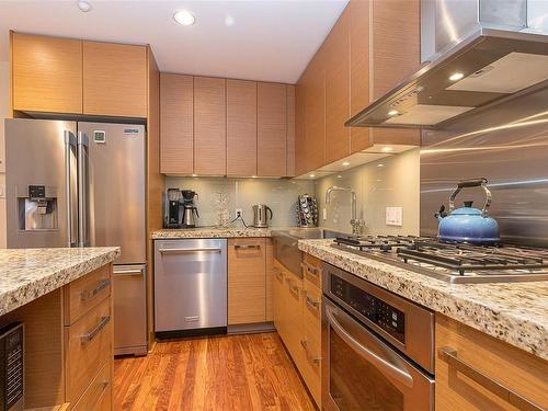 601-1400 Lynburne Pl, Langford, BC - Indoor Photo Showing Kitchen With Upgraded Kitchen