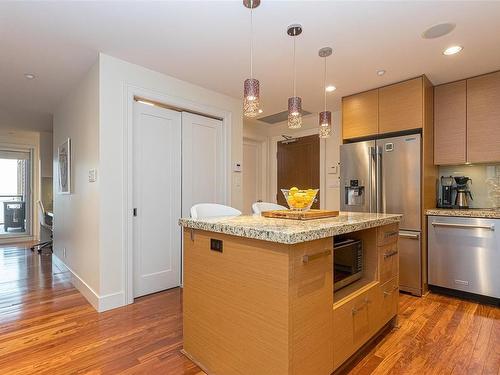 601-1400 Lynburne Pl, Langford, BC - Indoor Photo Showing Kitchen