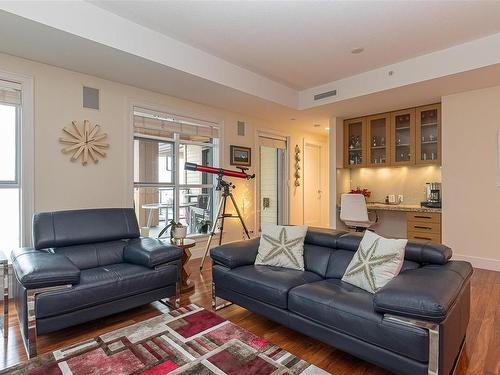 601-1400 Lynburne Pl, Langford, BC - Indoor Photo Showing Living Room