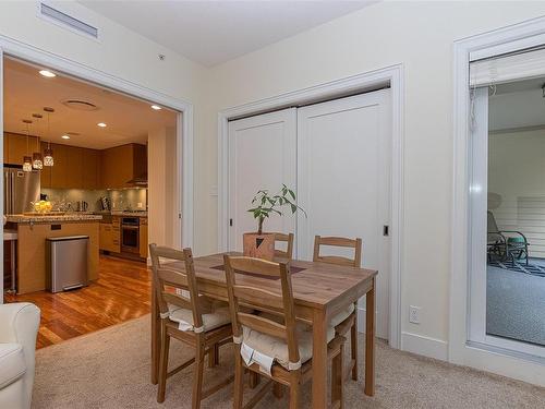 601-1400 Lynburne Pl, Langford, BC - Indoor Photo Showing Kitchen With Upgraded Kitchen