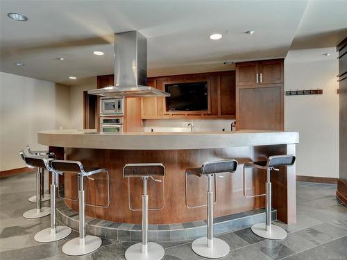 601-1400 Lynburne Pl, Langford, BC - Indoor Photo Showing Kitchen