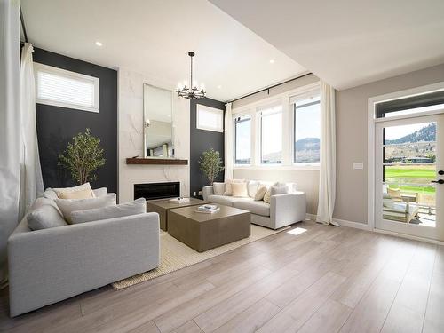 1-260 Rue Cheval Noir, Kamloops, BC - Indoor Photo Showing Living Room