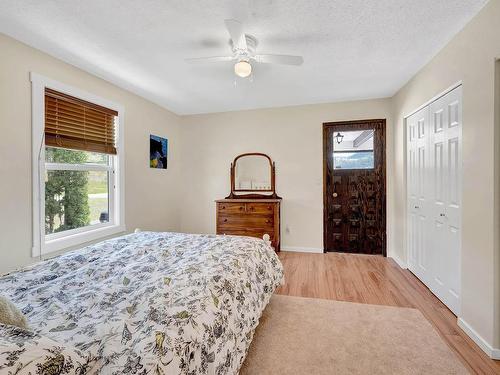 6877 Barnhartvale Road, Kamloops, BC - Indoor Photo Showing Bedroom