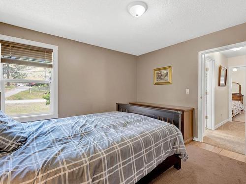 6877 Barnhartvale Road, Kamloops, BC - Indoor Photo Showing Bedroom