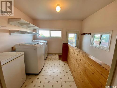 4574 Price Avenue, Gull Lake, SK - Indoor Photo Showing Laundry Room