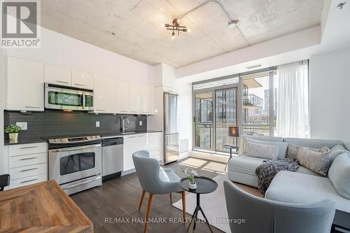 401 - 90 Trinity Street, Toronto (Moss Park), ON - Indoor Photo Showing Kitchen