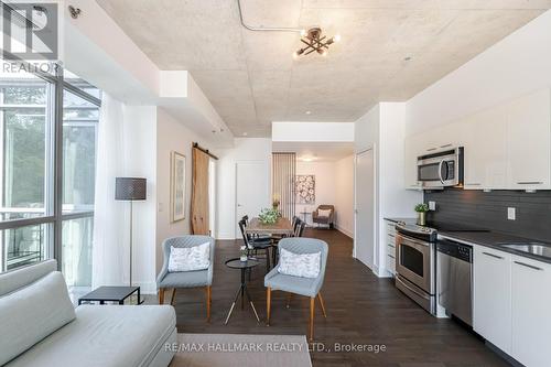 401 - 90 Trinity Street, Toronto (Moss Park), ON - Indoor Photo Showing Kitchen With Upgraded Kitchen