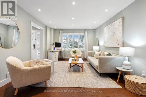 1501 Streamside Court, Pickering (Bay Ridges), ON - Indoor Photo Showing Living Room