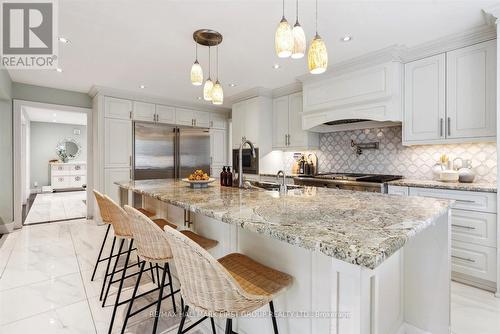 1501 Streamside Court, Pickering (Bay Ridges), ON - Indoor Photo Showing Kitchen With Upgraded Kitchen