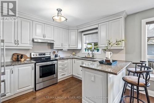 61 Aspen Park Way, Whitby (Downtown Whitby), ON - Indoor Photo Showing Kitchen With Upgraded Kitchen