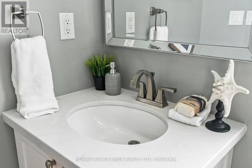 61 Aspen Park Way, Whitby (Downtown Whitby), ON - Indoor Photo Showing Bathroom