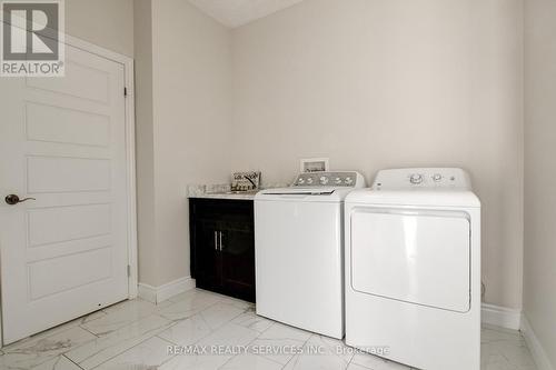 371 Masters Drive, Woodstock, ON - Indoor Photo Showing Laundry Room