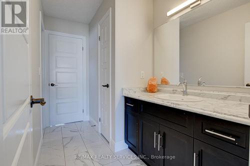 371 Masters Drive, Woodstock, ON - Indoor Photo Showing Bathroom