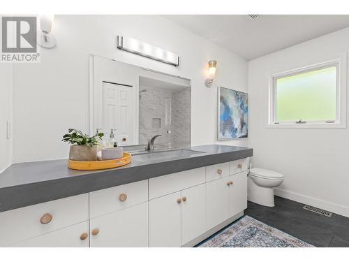 403 Stellar Drive, Kelowna, BC - Indoor Photo Showing Bathroom