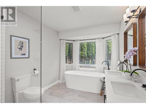 403 Stellar Drive, Kelowna, BC - Indoor Photo Showing Bathroom