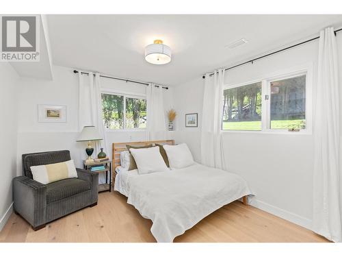 403 Stellar Drive, Kelowna, BC - Indoor Photo Showing Bedroom