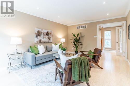 3 Farina Mill Way, Toronto (St. Andrew-Windfields), ON - Indoor Photo Showing Living Room