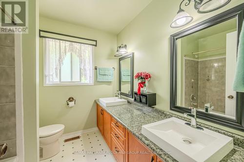 949 Roslyn Court, Midland, ON - Indoor Photo Showing Bathroom