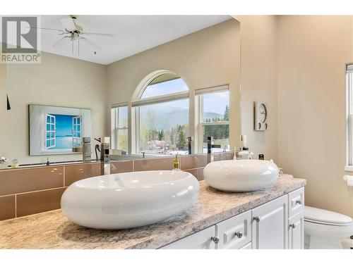 1851 70 Street Se, Salmon Arm, BC - Indoor Photo Showing Bathroom