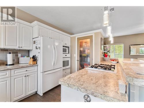 1851 70 Street Se, Salmon Arm, BC - Indoor Photo Showing Kitchen