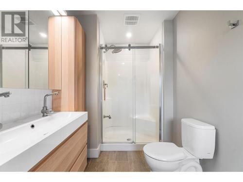 1851 70 Street Se, Salmon Arm, BC - Indoor Photo Showing Bathroom