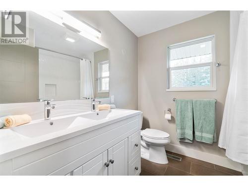 1851 70 Street Se, Salmon Arm, BC - Indoor Photo Showing Bathroom