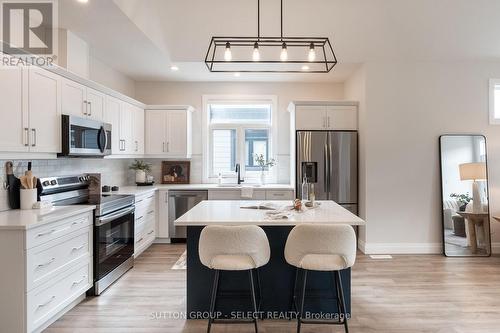 6 - 63 Compass Trail, Central Elgin (Port Stanley), ON - Indoor Photo Showing Kitchen With Stainless Steel Kitchen