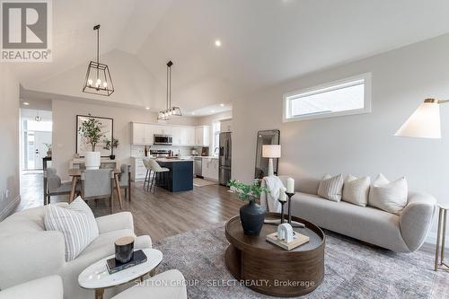 6 - 63 Compass Trail, Central Elgin (Port Stanley), ON - Indoor Photo Showing Living Room