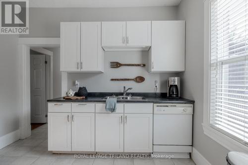 1186 King Street, London, ON - Indoor Photo Showing Kitchen