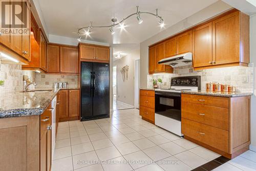 3175 Thorncrest Drive, Mississauga, ON - Indoor Photo Showing Kitchen