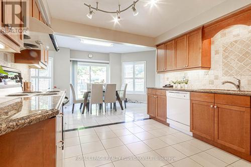 3175 Thorncrest Drive, Mississauga, ON - Indoor Photo Showing Kitchen