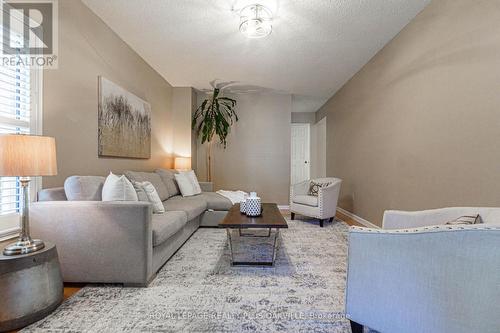 3175 Thorncrest Drive, Mississauga, ON - Indoor Photo Showing Living Room