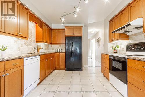 3175 Thorncrest Drive, Mississauga, ON - Indoor Photo Showing Kitchen