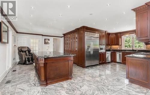 4 Fenton Way, Brampton (Toronto Gore Rural Estate), ON - Indoor Photo Showing Kitchen