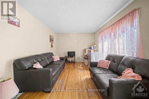 3900 Champlain Road, Clarence-Rockland, ON - Indoor Photo Showing Living Room