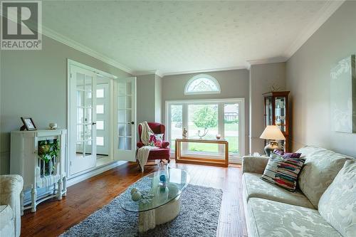 1395 Errol Road East, Sarnia, ON - Indoor Photo Showing Living Room