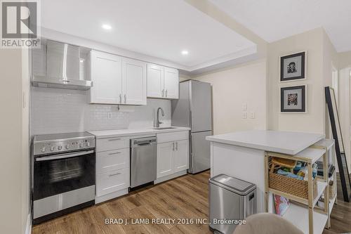 907 - 40 Scollard Street, Toronto (Annex), ON - Indoor Photo Showing Kitchen With Upgraded Kitchen